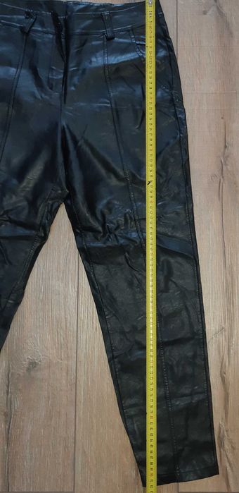 Pantaloni imitație piele M