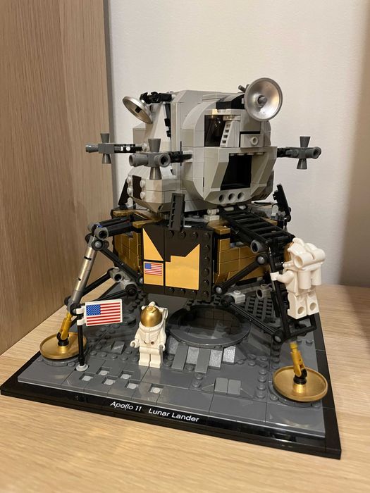 LEGO Creator - NASA Apollo 11 Lunar (10266)