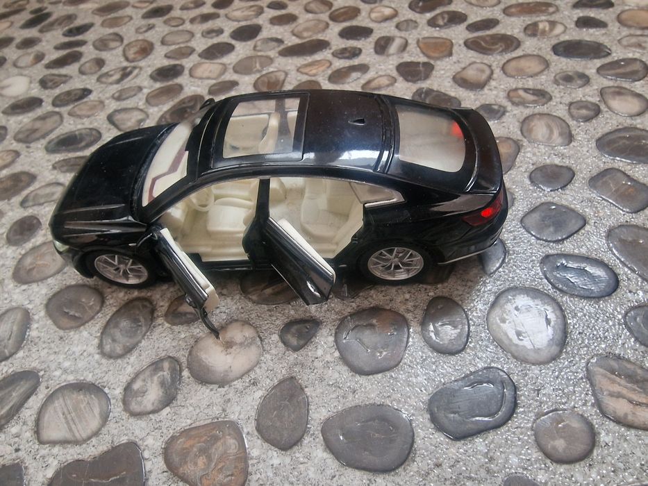 Машинка на батарее