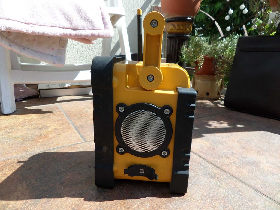 Radio santier Sangean FM AM stereo la priza si pe baterii foarte bun rezistent
