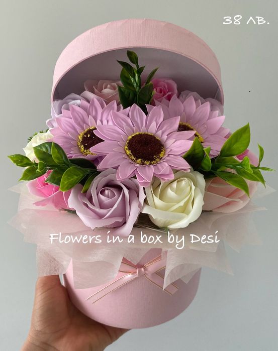 Букети със сапунени цветя в кутия, подарък за първия учебен ден.