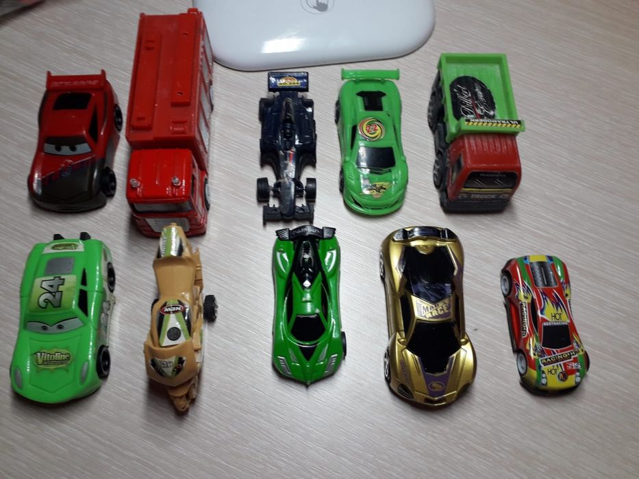 Продам детские машинки