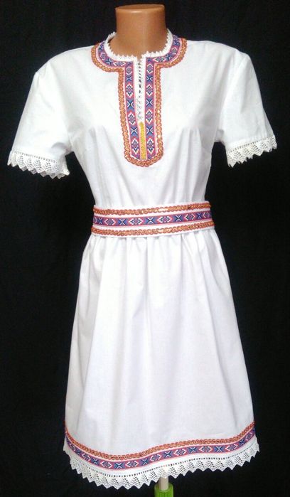 Дамска рокля с шевици