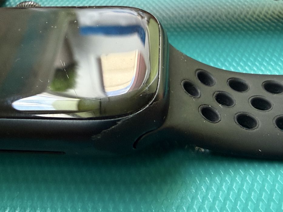 Apple  Phone 11 и Apple Watch Series 7