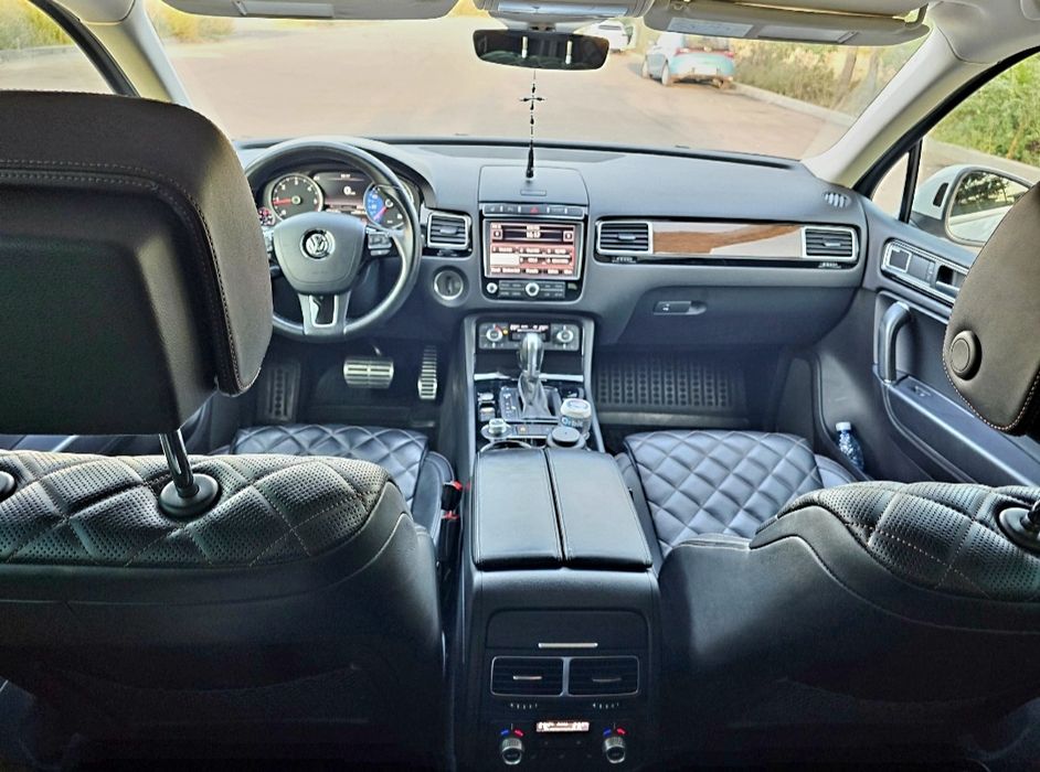 Proprietar vand Volkswagen Touareg R Line 3.0 V6, Anul 2017