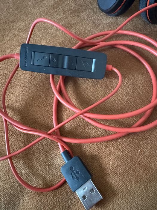 Casti cu microfon si control pe fir