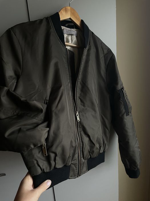 Бомбър късо яке на Zara