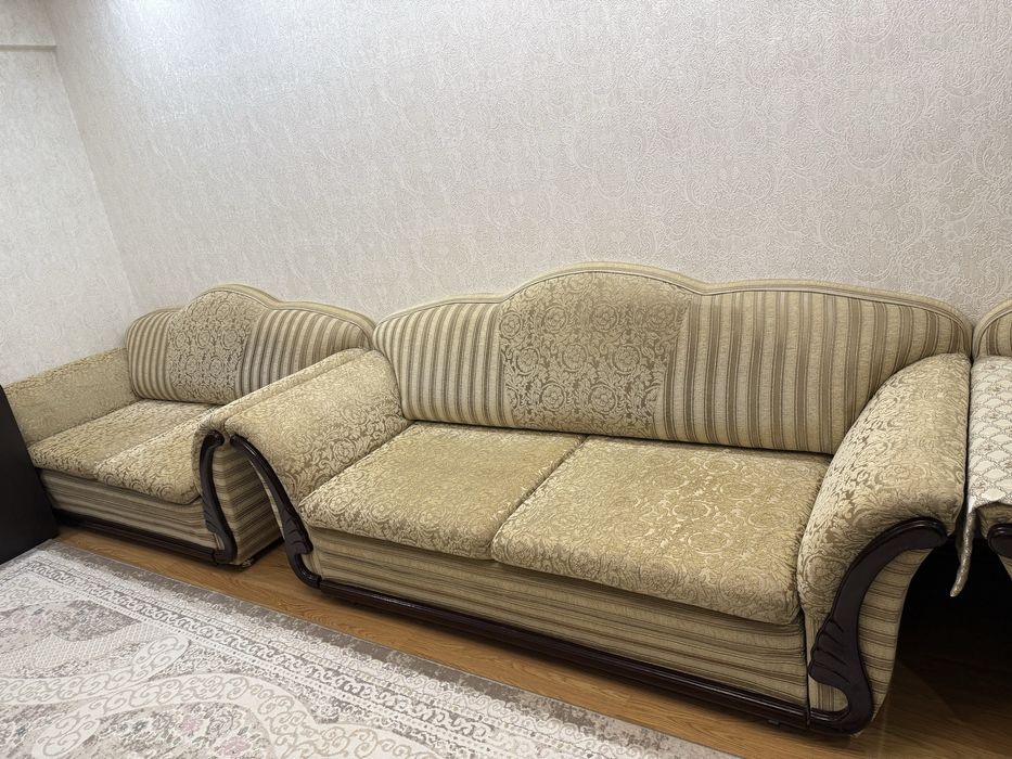 Продается комплект диванов