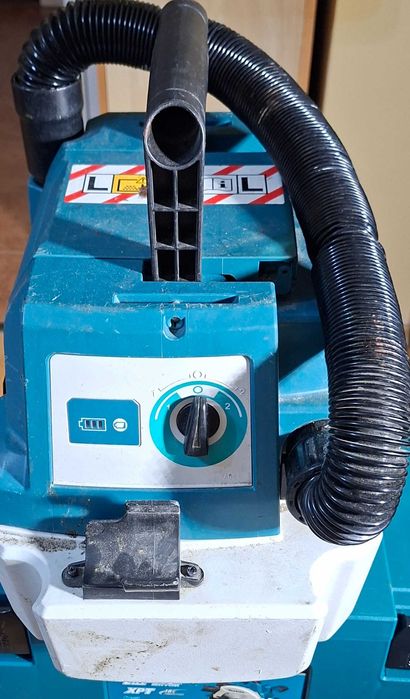 Makita DVC 750L прахосмукачка + батерия