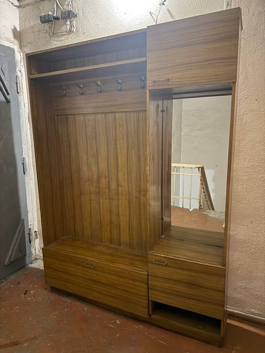 срочно продам шкаф для прихожей