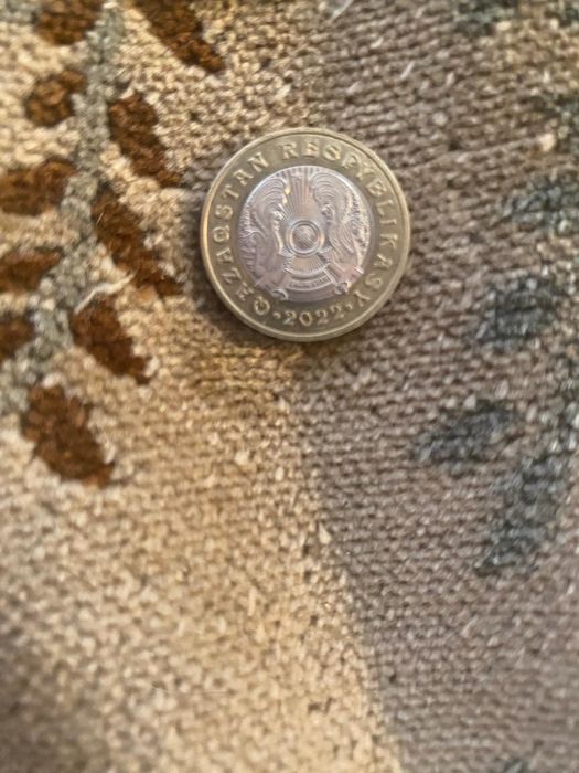 Продаю монеты наименование 100 ТГ Юбилейные