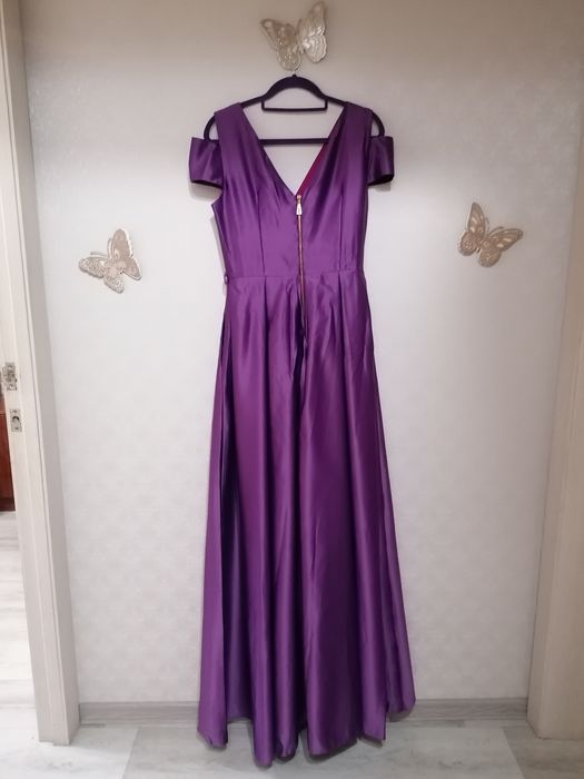 НОВЫЕ платья 44 размера