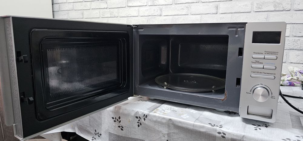 Микроволновая печь Midea AM720C4E-S