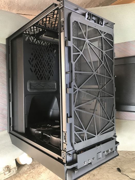 Кутия за компютър Fractal design Meshify nano2 ITX