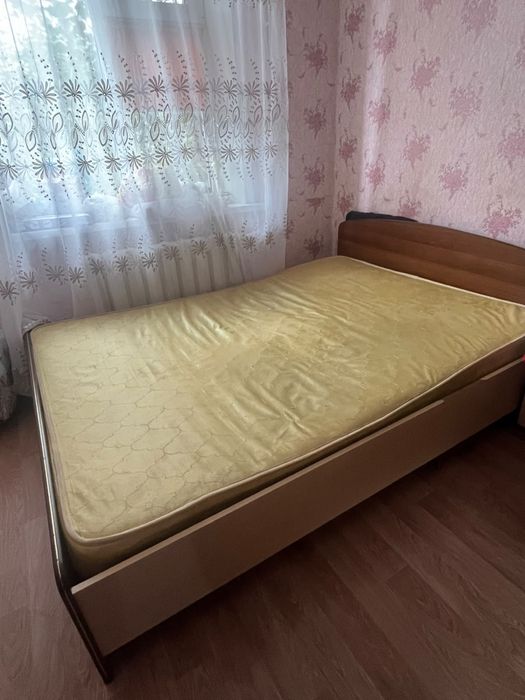 Продам кровать б/у цена 20000