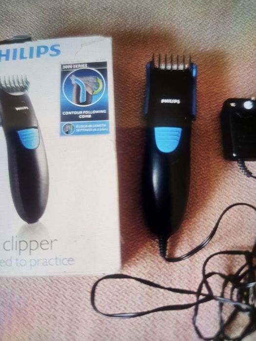 Aparat electric de tuns părul și barba, + Aparat de bărbierit.