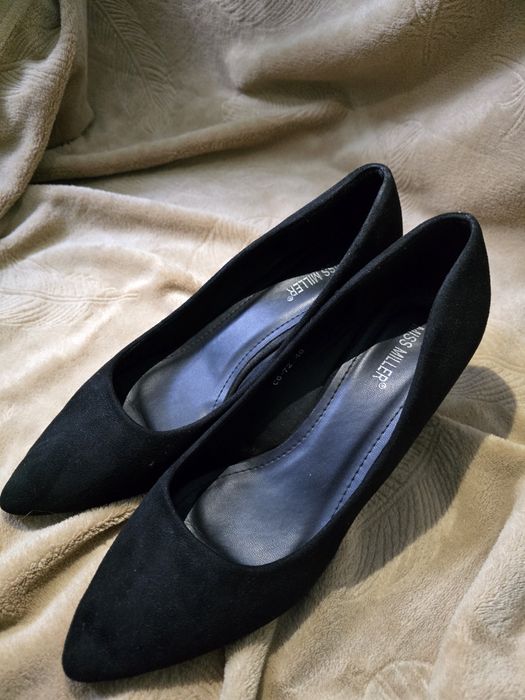 Чёрные классические туфли