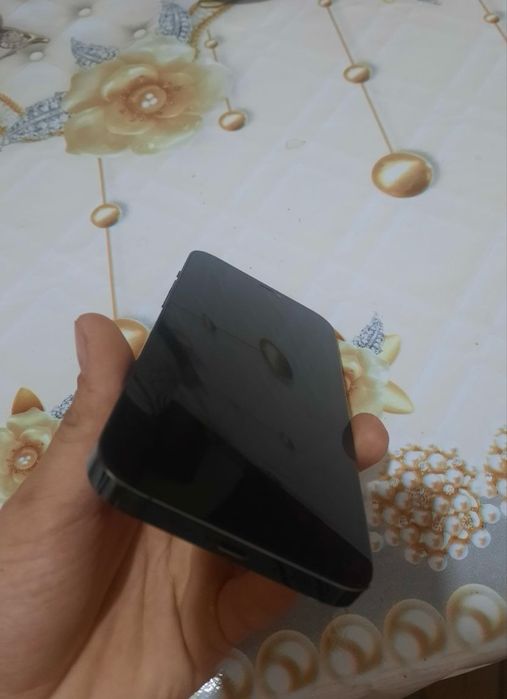 Iphone 12 pro max  hamma joyi radnoy tiniq tel  kamera juda tiniq