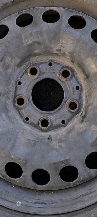 Джанти за Мерцедес с оригинални тасове и зимни гуми 205/55/16