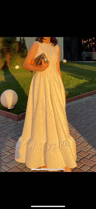 Белое вечернее платье