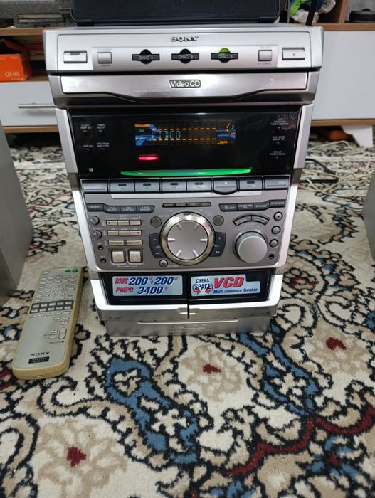 Музыкальный центр Sony vx 8