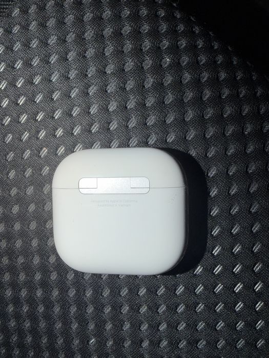Airpods 4.