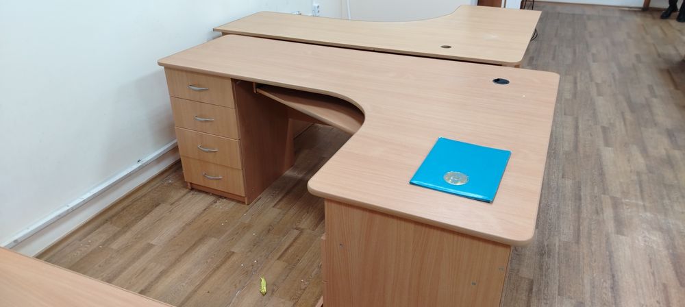 Стол угловой офисный