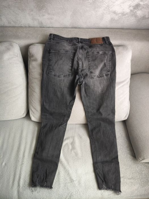 Vând blugi Pull&Bear în stare foarte bună marimea 42 (fit M)!!