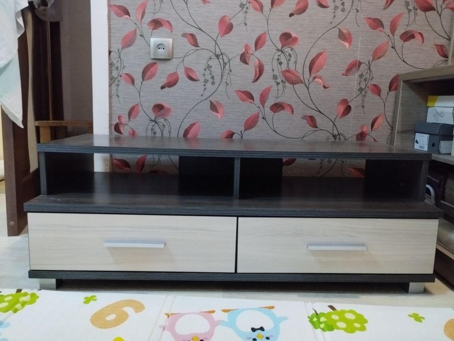 Продается подставка по телевизор.