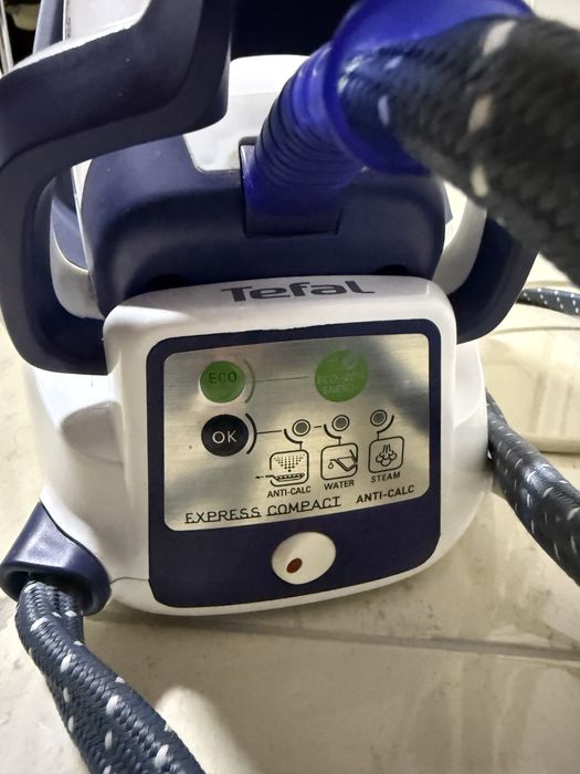 Masina de calcat cu aburi TEFAL