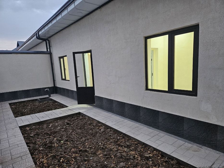 Коттедж сотилади Шахрисабз туман хокимияти рупарасида 2 сотих йул усти