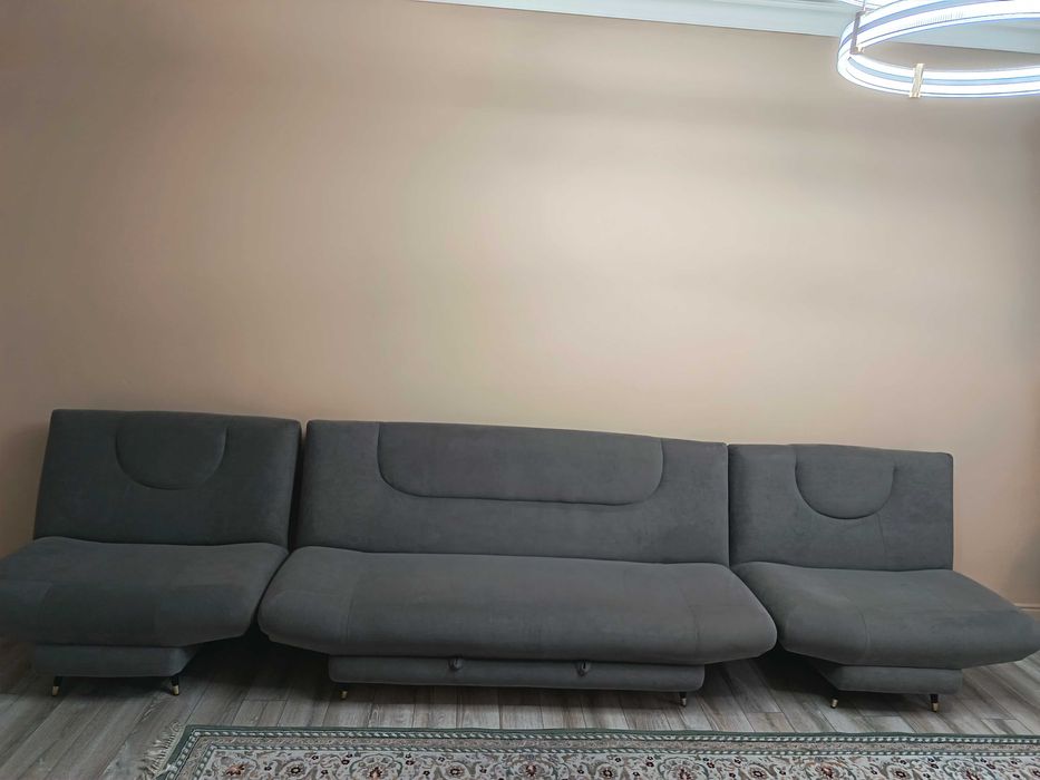 Продам диван с двумя креслами