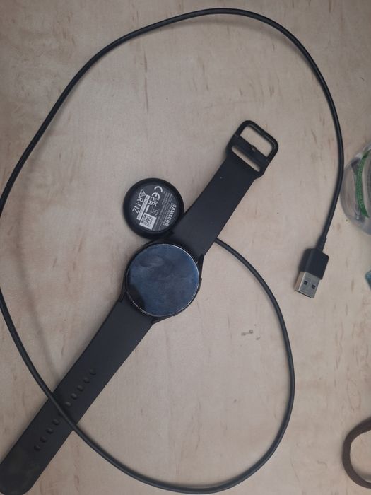 Продам часы Samsung Watch 4