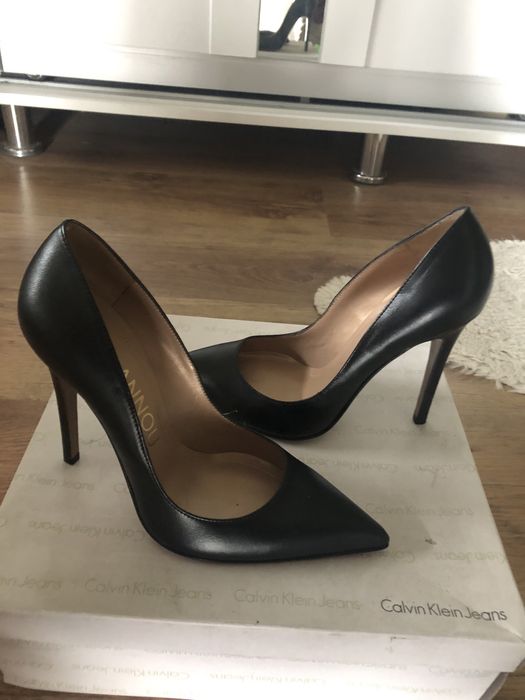 Pantofi stileto superbi,noi,piele naturala