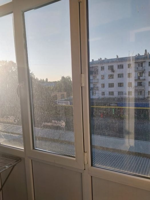 Пластиковый балкон полность остеклен, б/у