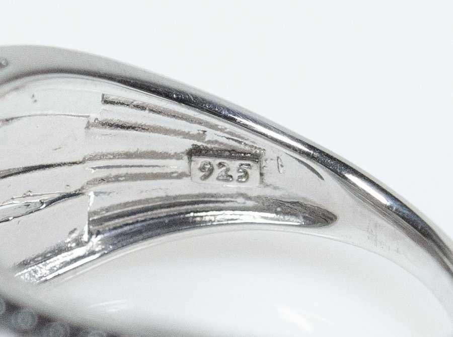 Inel argint 925 cu 1,25 carate diamante albe și negre