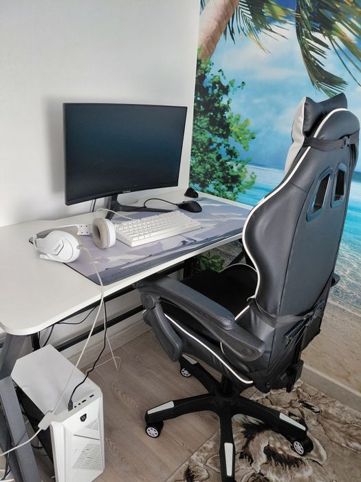 Vand pc gaming aceptabil ,in stare buna
