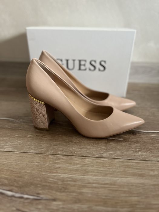 Нови дамски обувки Guess - Размер 38
