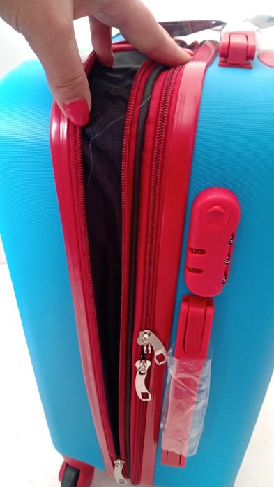 Куфари от ABS  / доставката им е включена в цената/