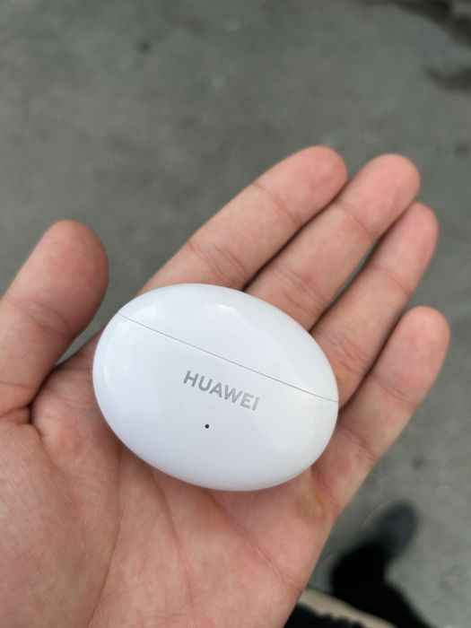 Наушники Huawei новые срочно продам