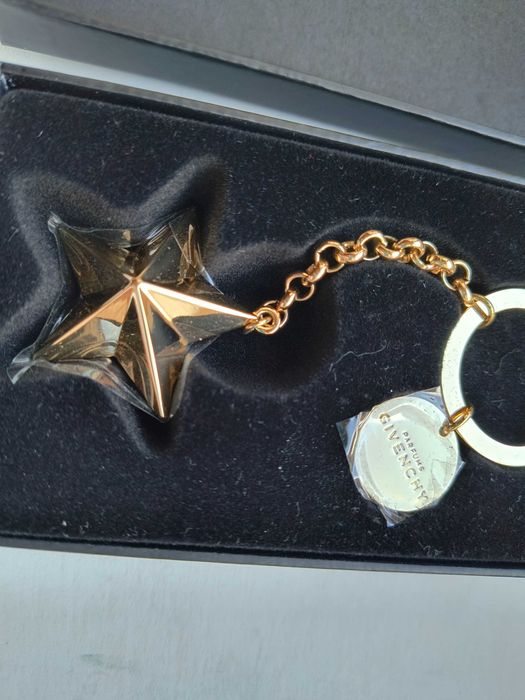 Ключодържател Givenchy със звезда