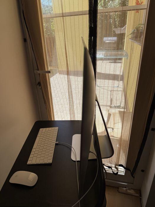 Apple iMac 27” Retina 5K (2017) | i5 3.5 GHz | 24 GB RAM | Radeon Pro 575 | Apple Keyboard + Magic Mouse