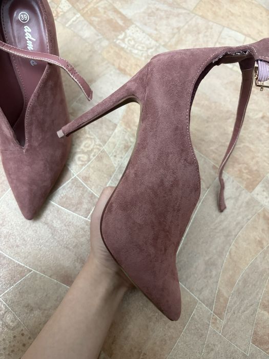 Продам новые туфли