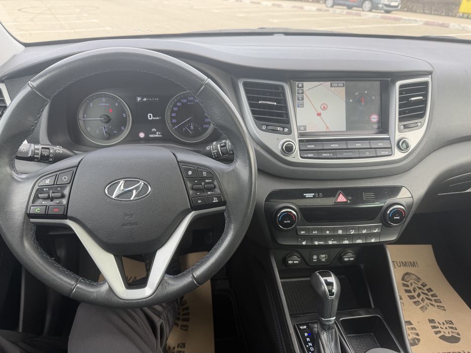 Hyundai / Tucson 1.7 CRDi Business 2WD