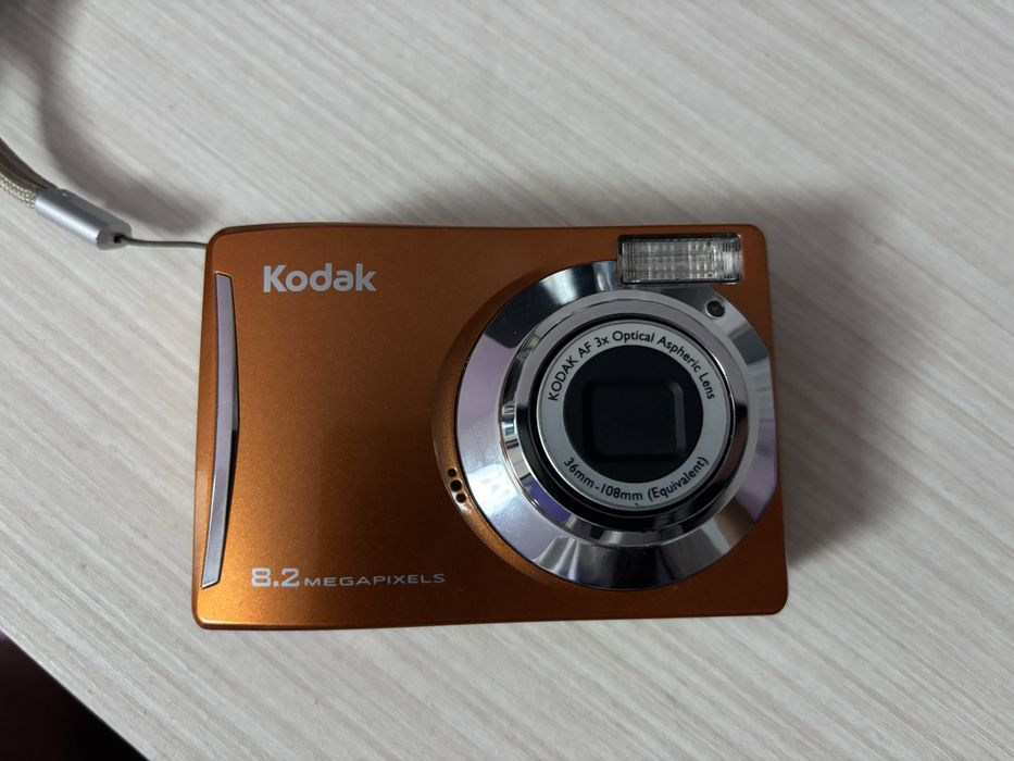 Kodak EasyShare C140 – ретро дигитална камера (8.2MP, Y2K естетика)