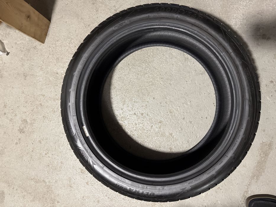 Шины зимние 245/45-21 goodyear