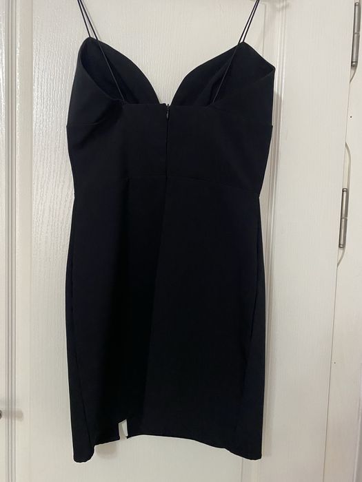 Черна мини рокля с презрамки