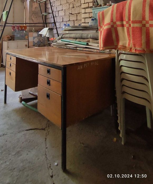 Продаюся два стола в прекрасном состоянии