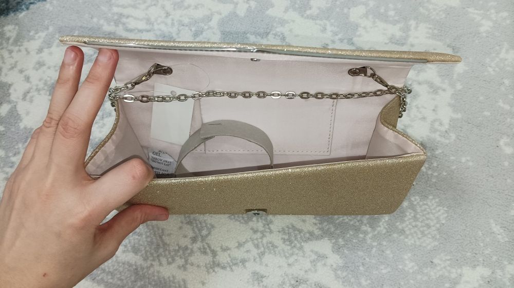 Ayollar klatchi sotiladi