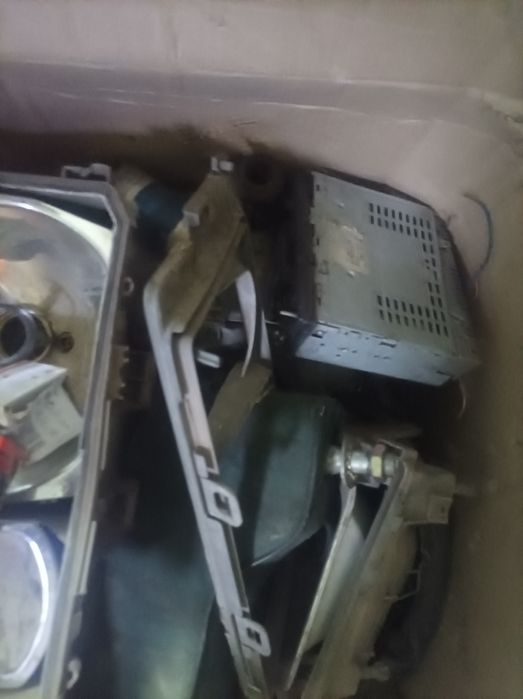 Продам запчасти на Мерседес 190